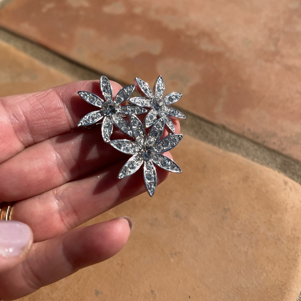 Crystal Flower Pin - Picture 5 of 6